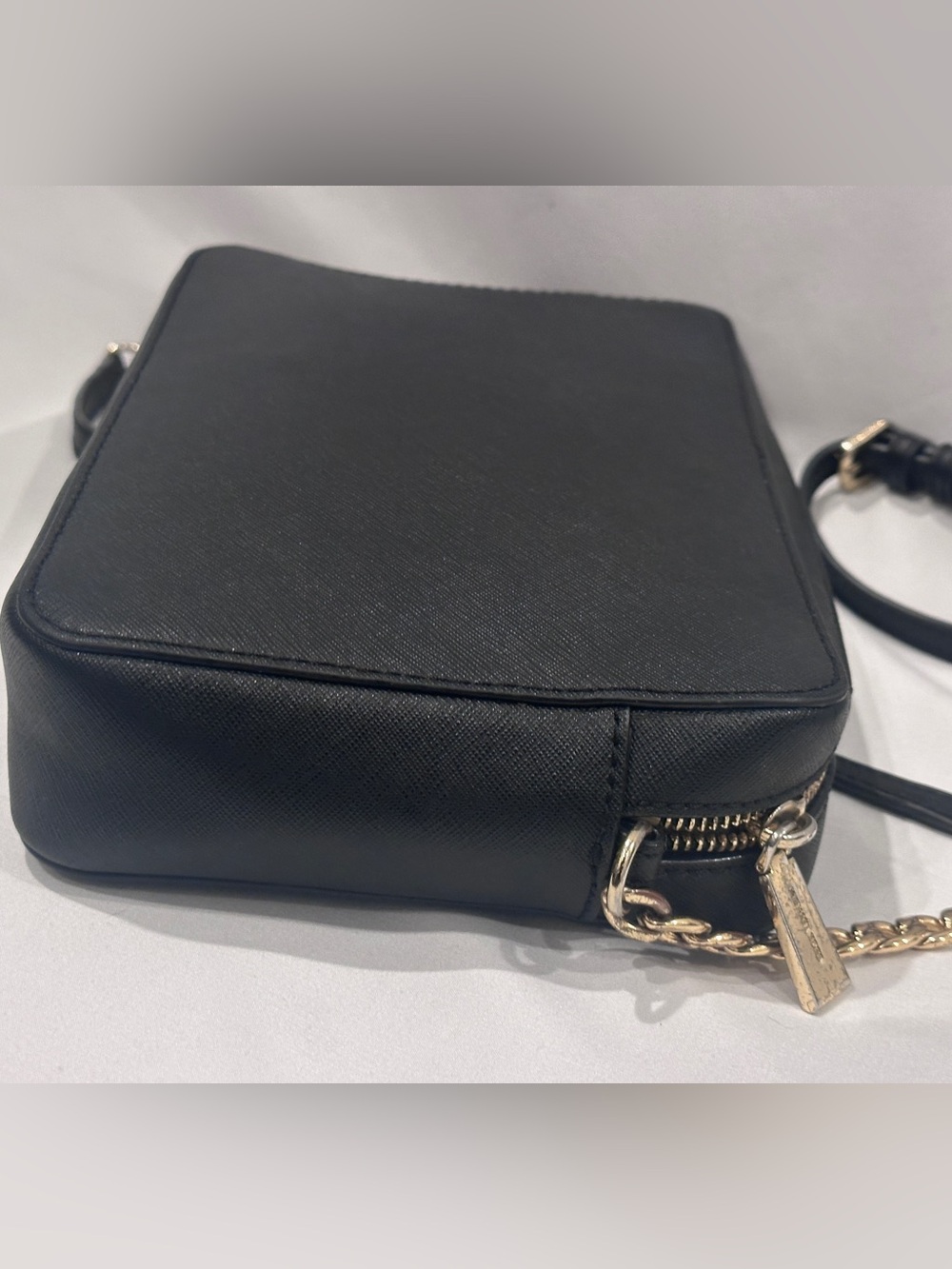 Michael Kors Jet Set Black Crossbody Bag Gold Hardware - Picture 5 of 12